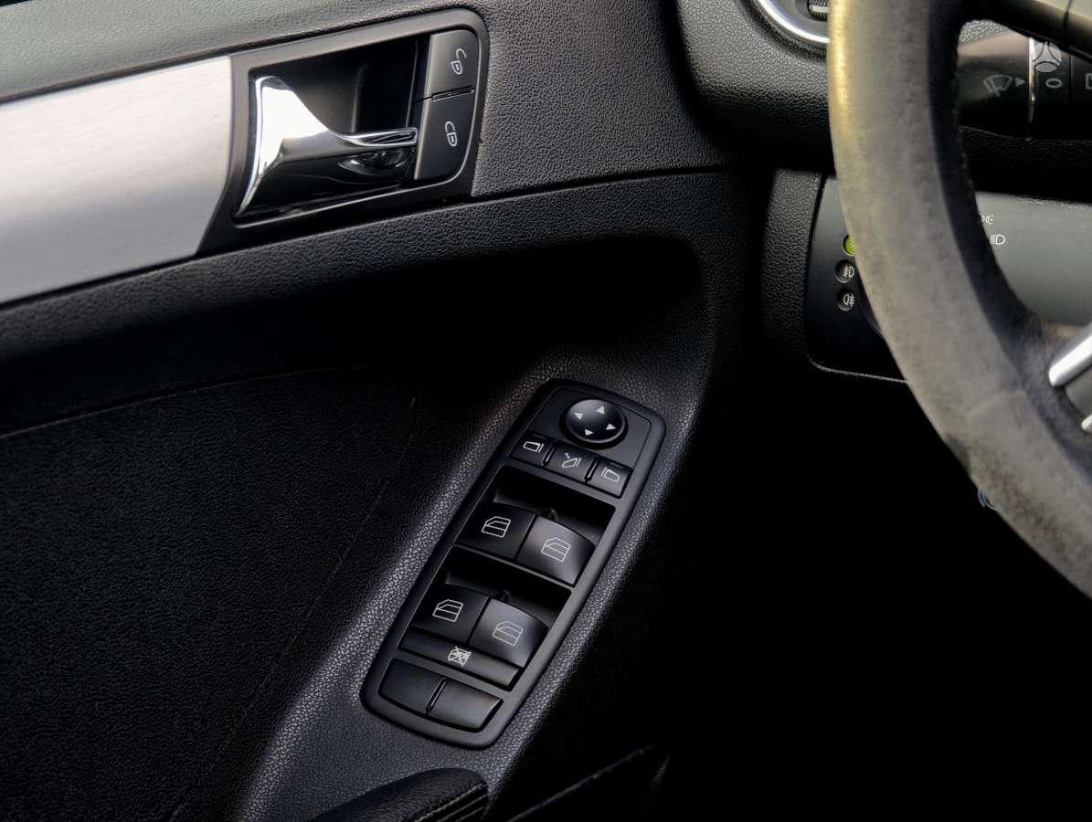 Mercedes-Benz ML320 2007 — photo 22