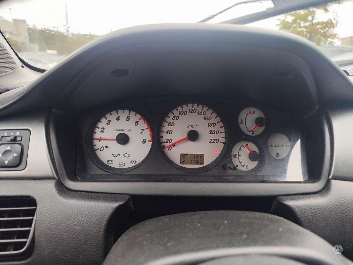 Mitsubishi Lancer 2008 — салон