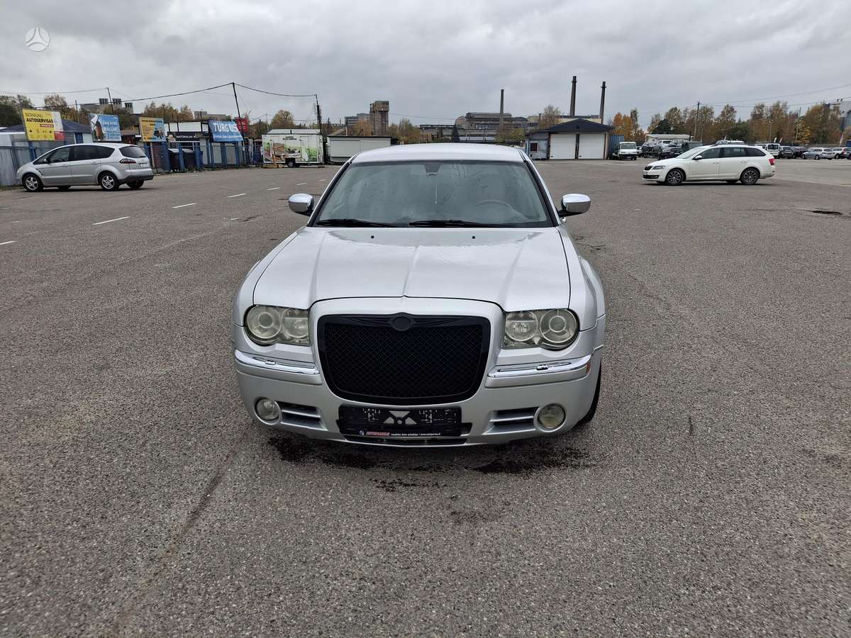 Chrysler 300C 2007 — rear view