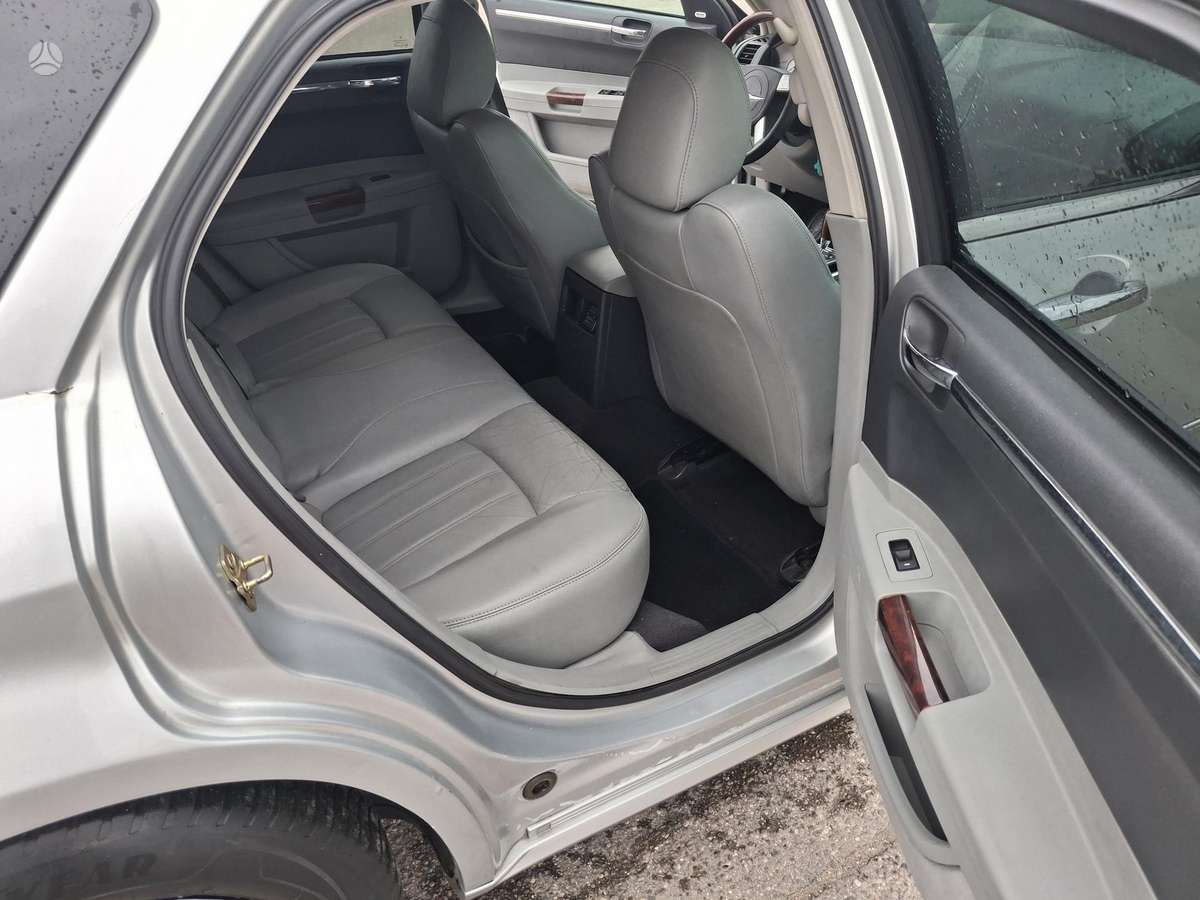 Chrysler 300C 2007 — photo 8
