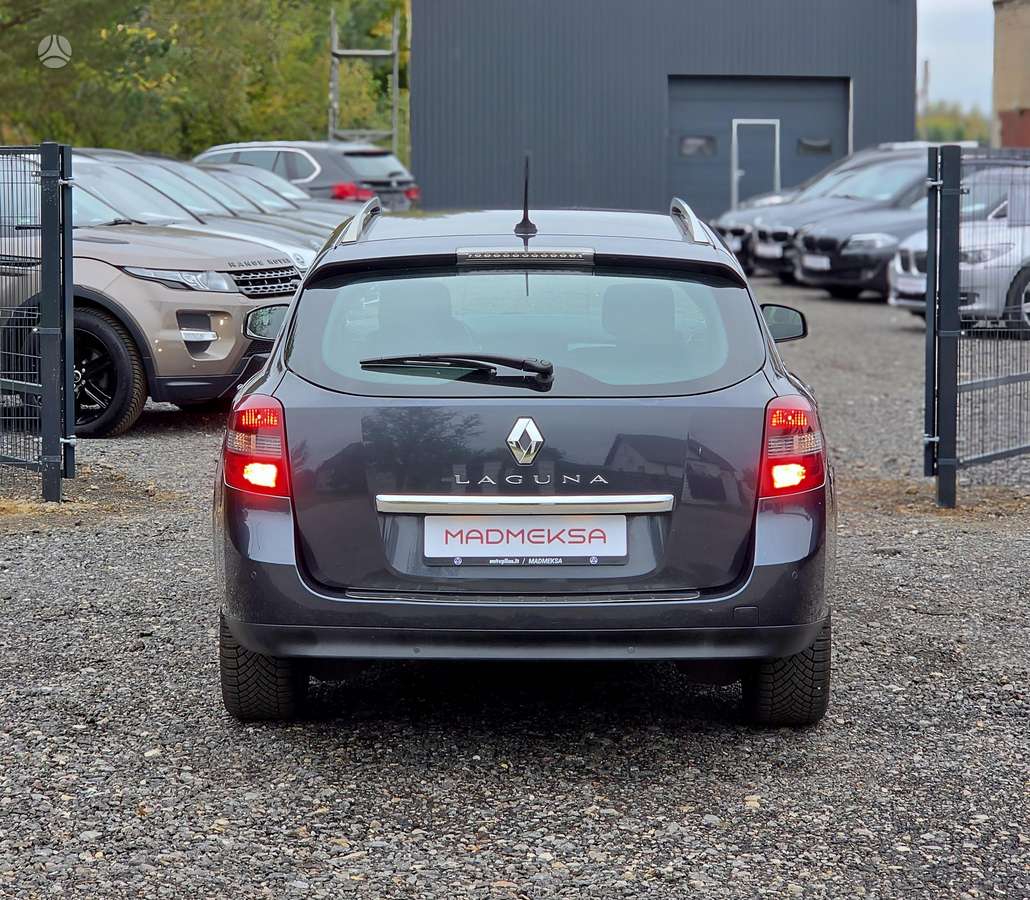 Renault Laguna 2010 — photo 10