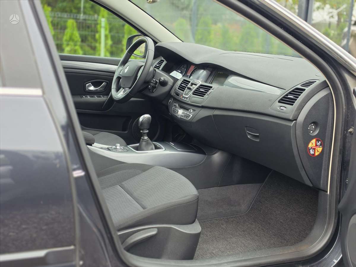 Renault Laguna 2010 — photo 18