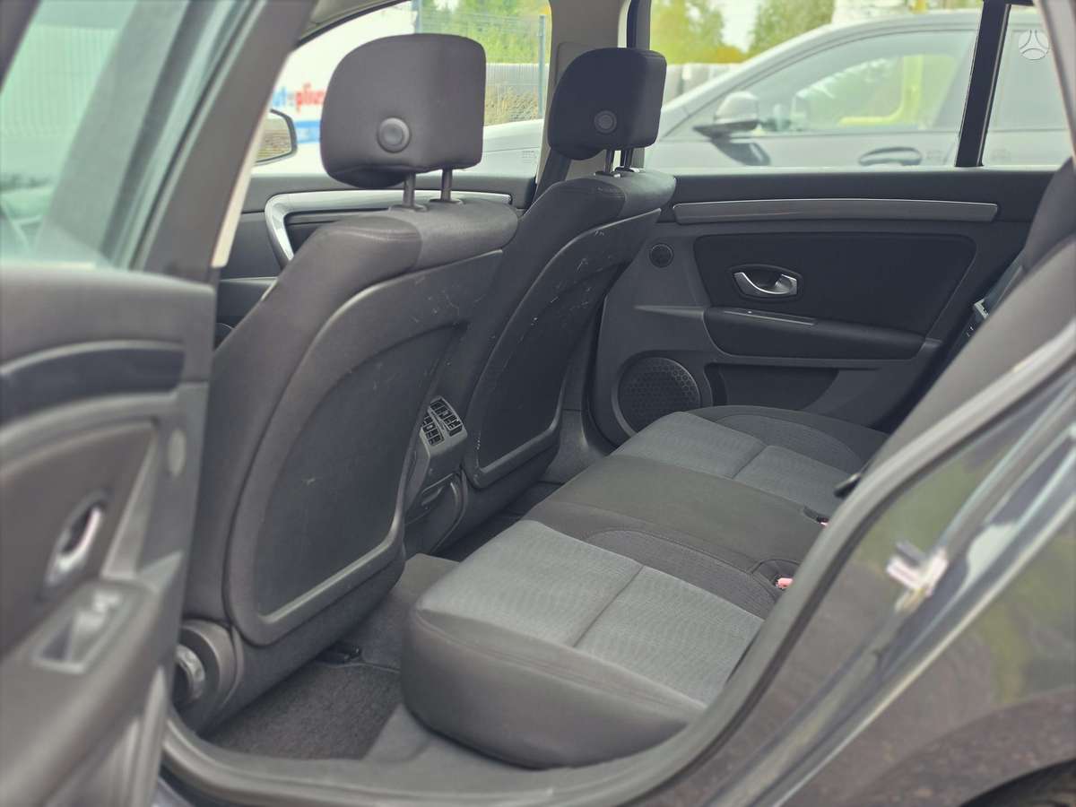 Renault Laguna 2010 — photo 20