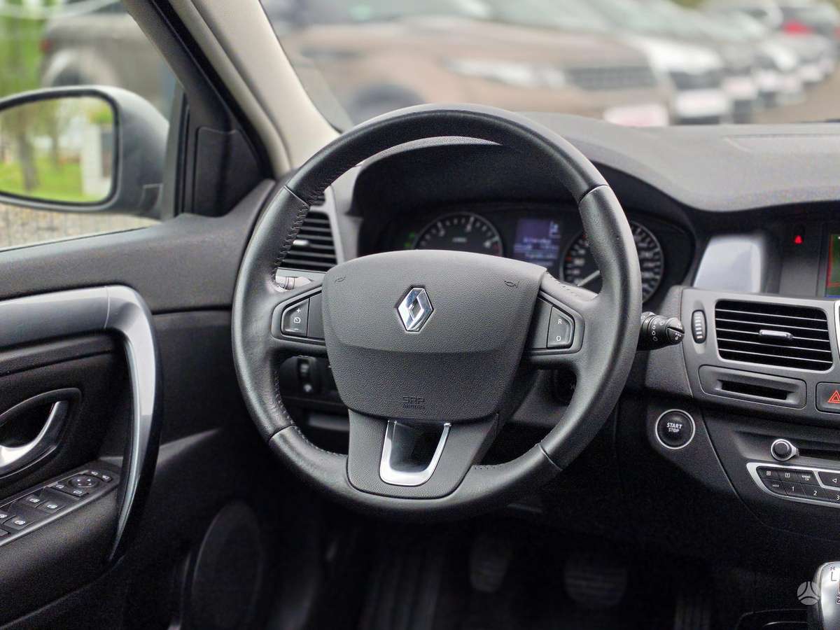 Renault Laguna 2010 — photo 22