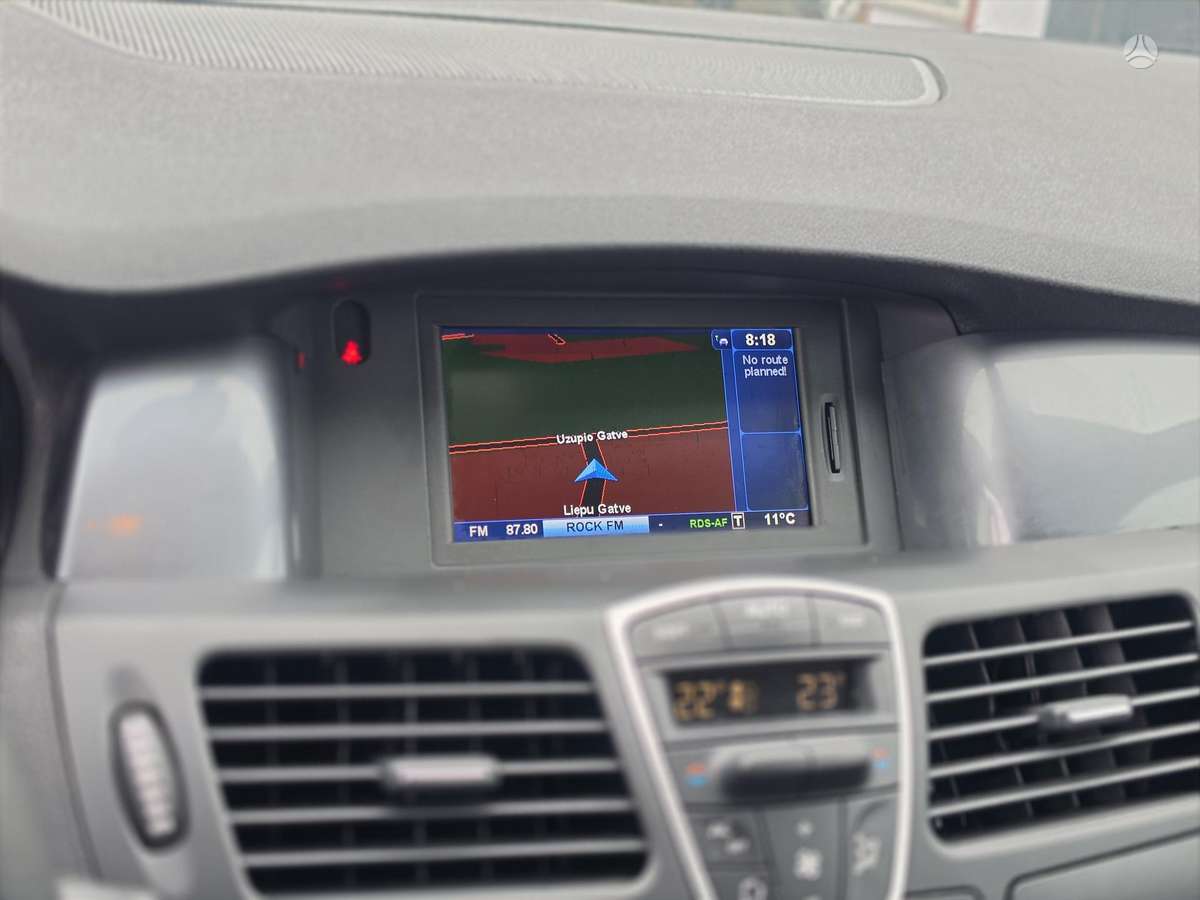 Renault Laguna 2010 — photo 27