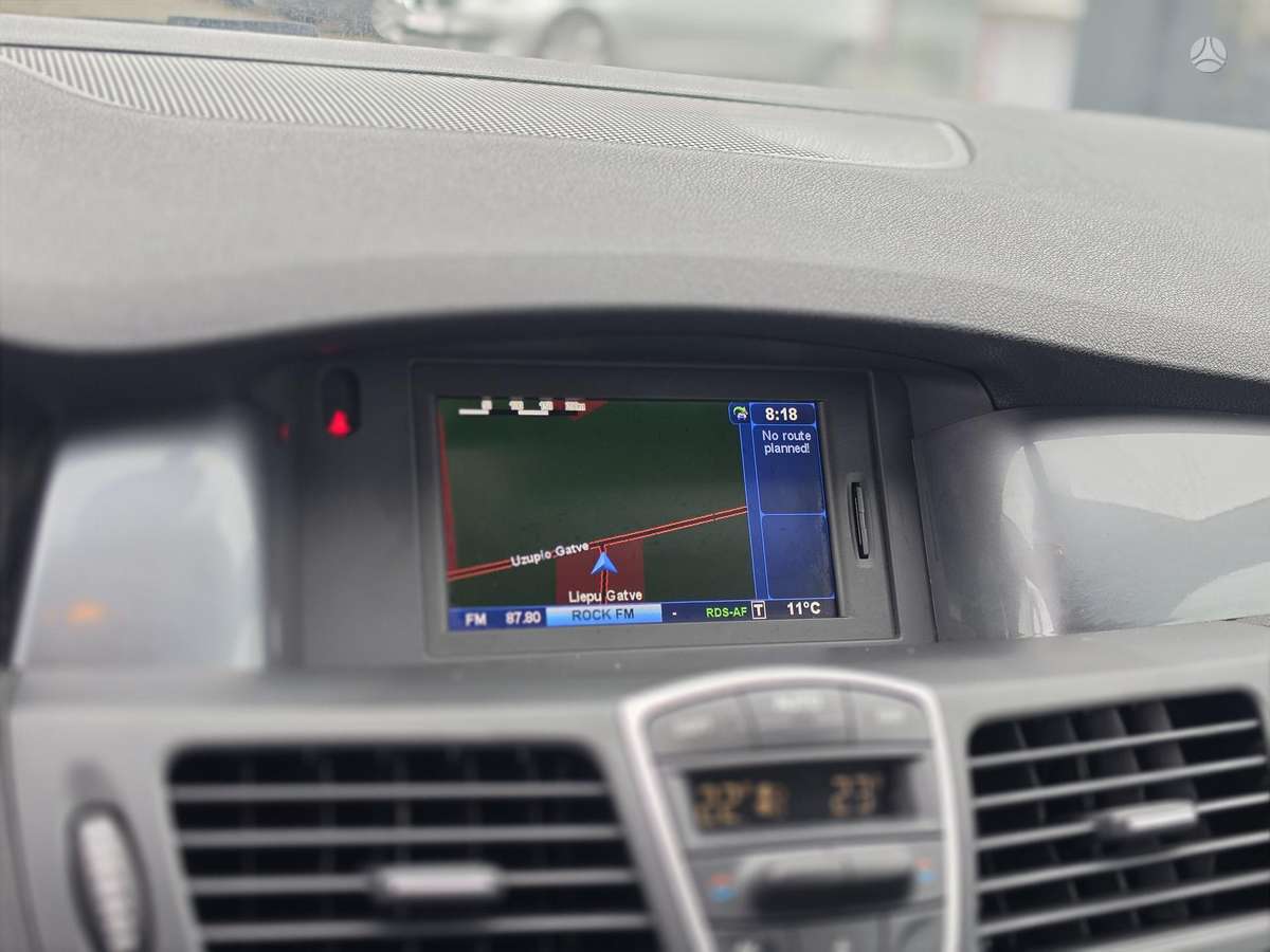 Renault Laguna 2010 — photo 28