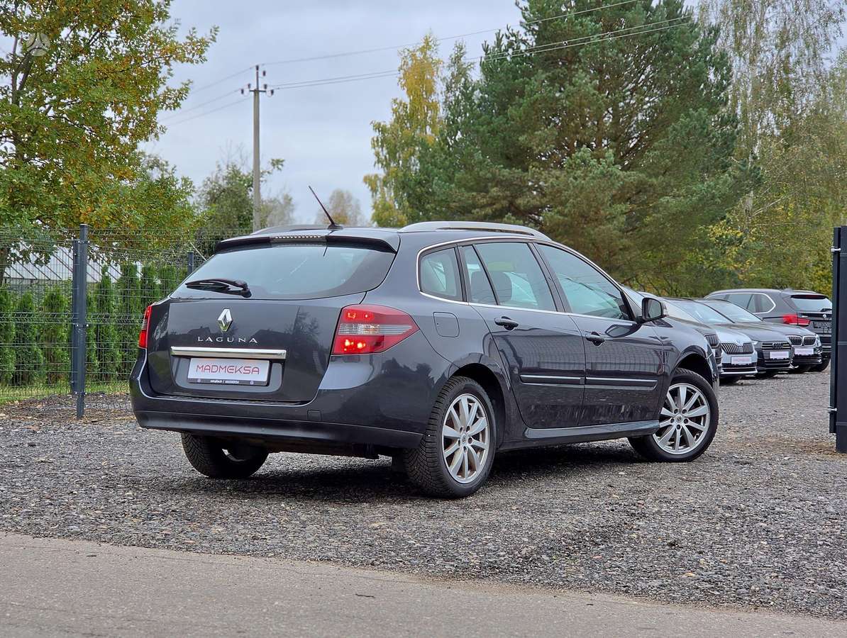 Renault Laguna 2010 — photo 6