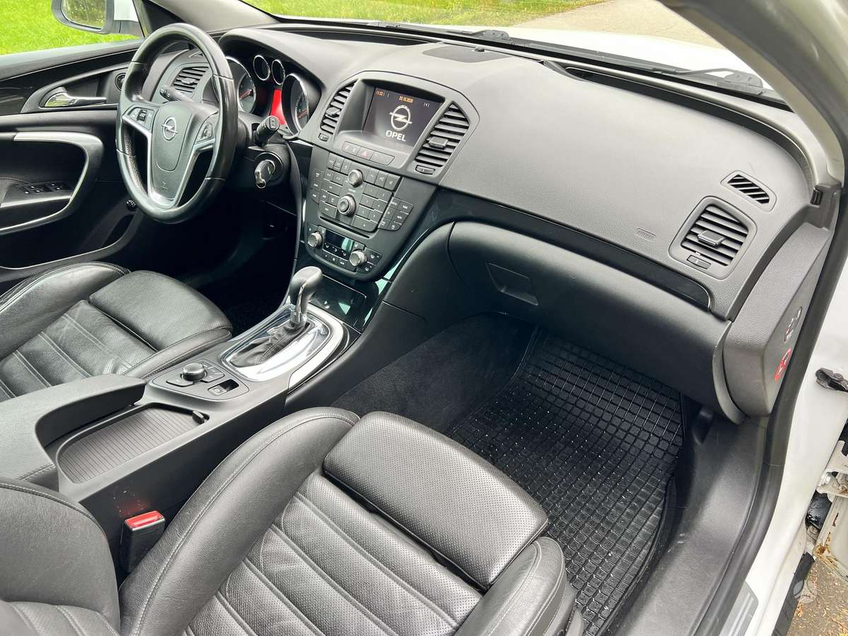 Opel Insignia 2012 — photo 10