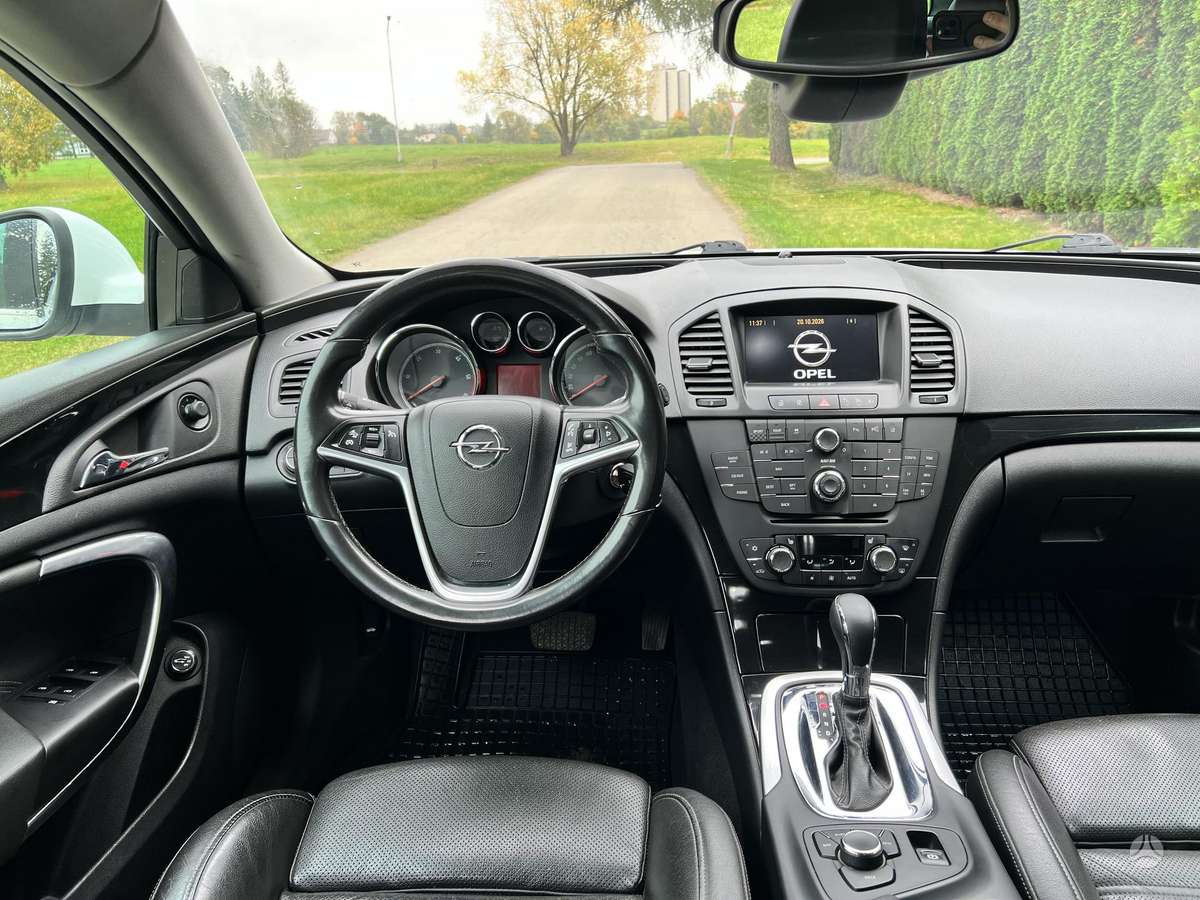 Opel Insignia 2012 — photo 11