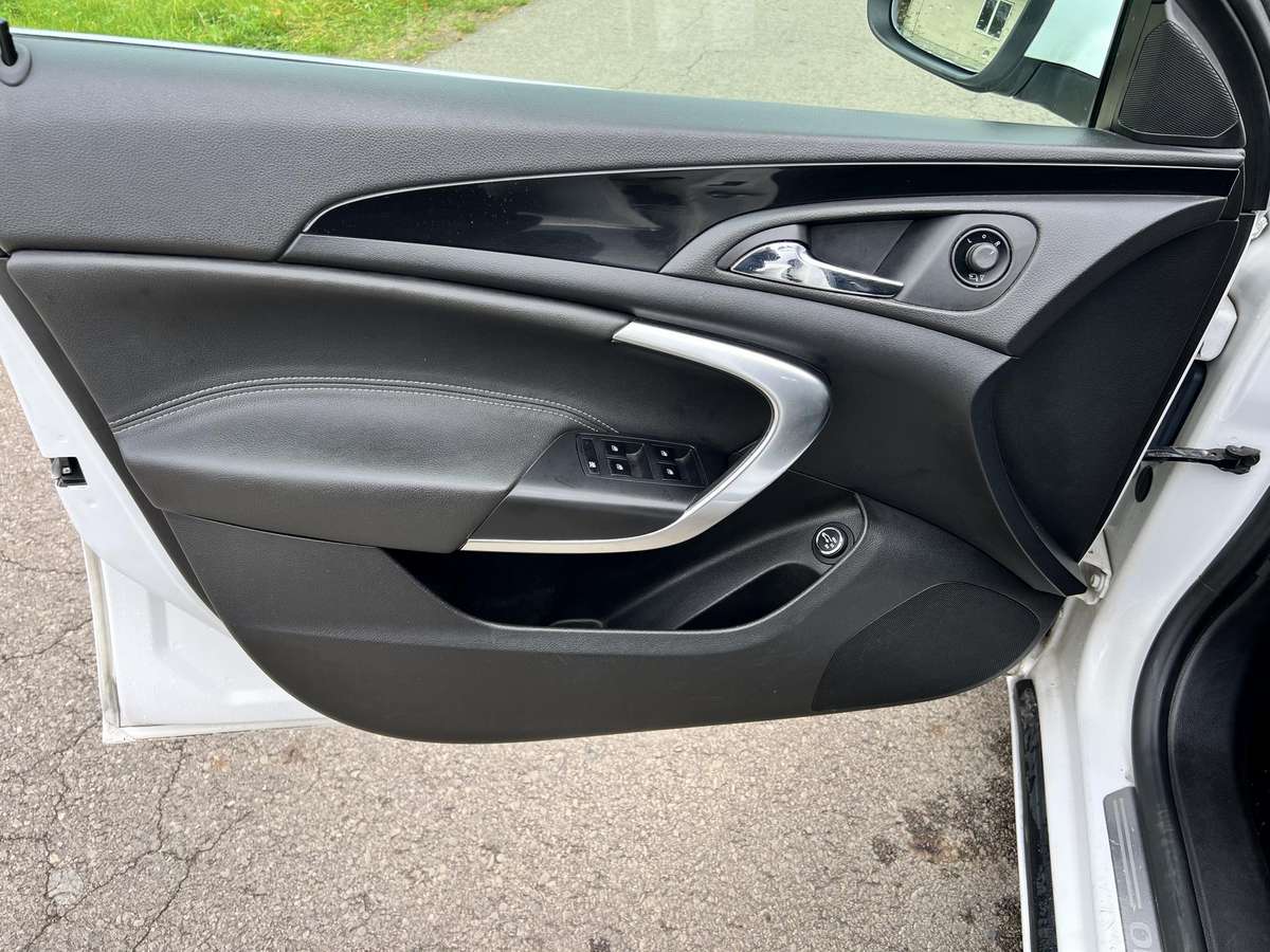 Opel Insignia 2012 — photo 13