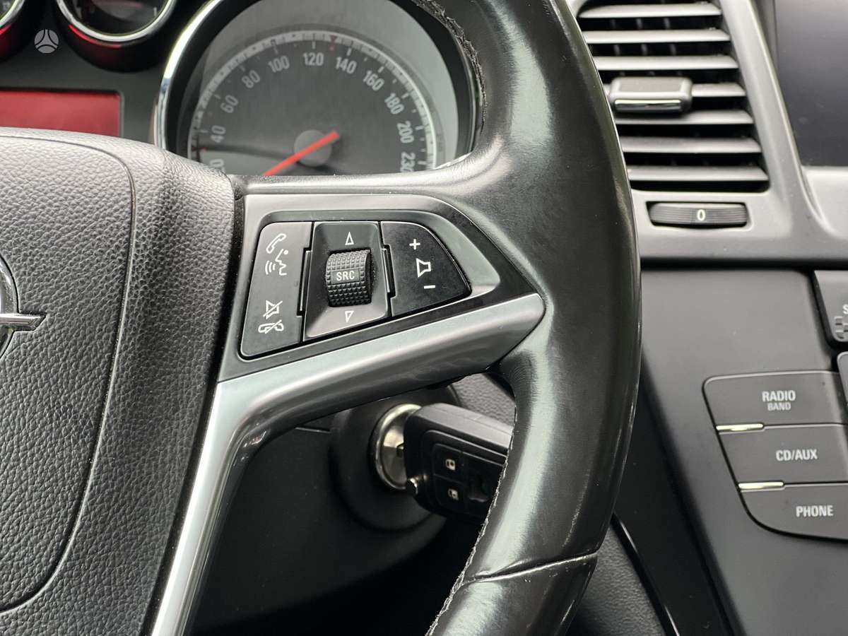 Opel Insignia 2012 — photo 17