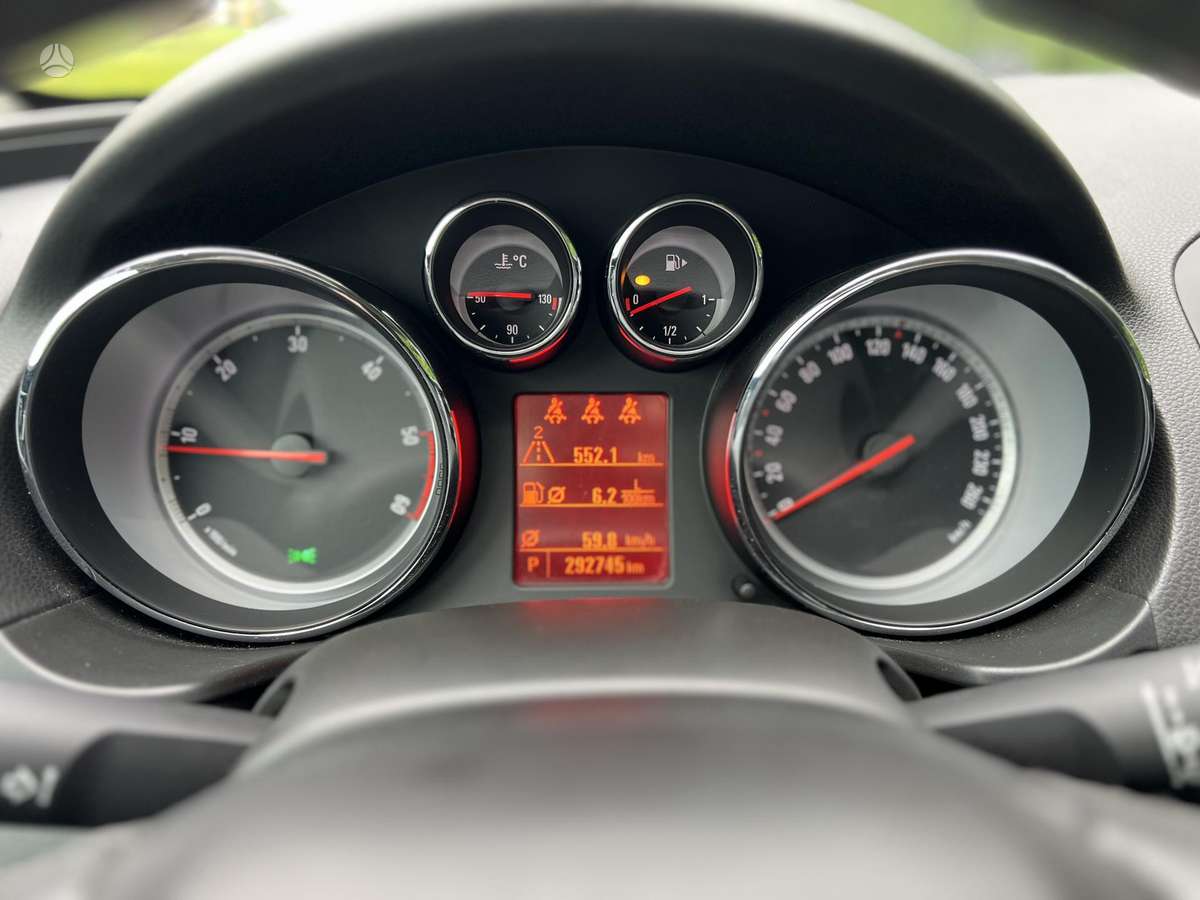 Opel Insignia 2012 — photo 27