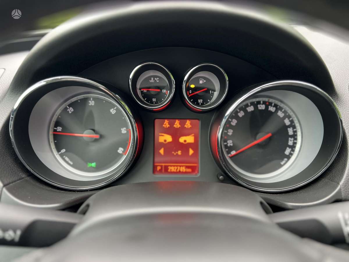 Opel Insignia 2012 — photo 29
