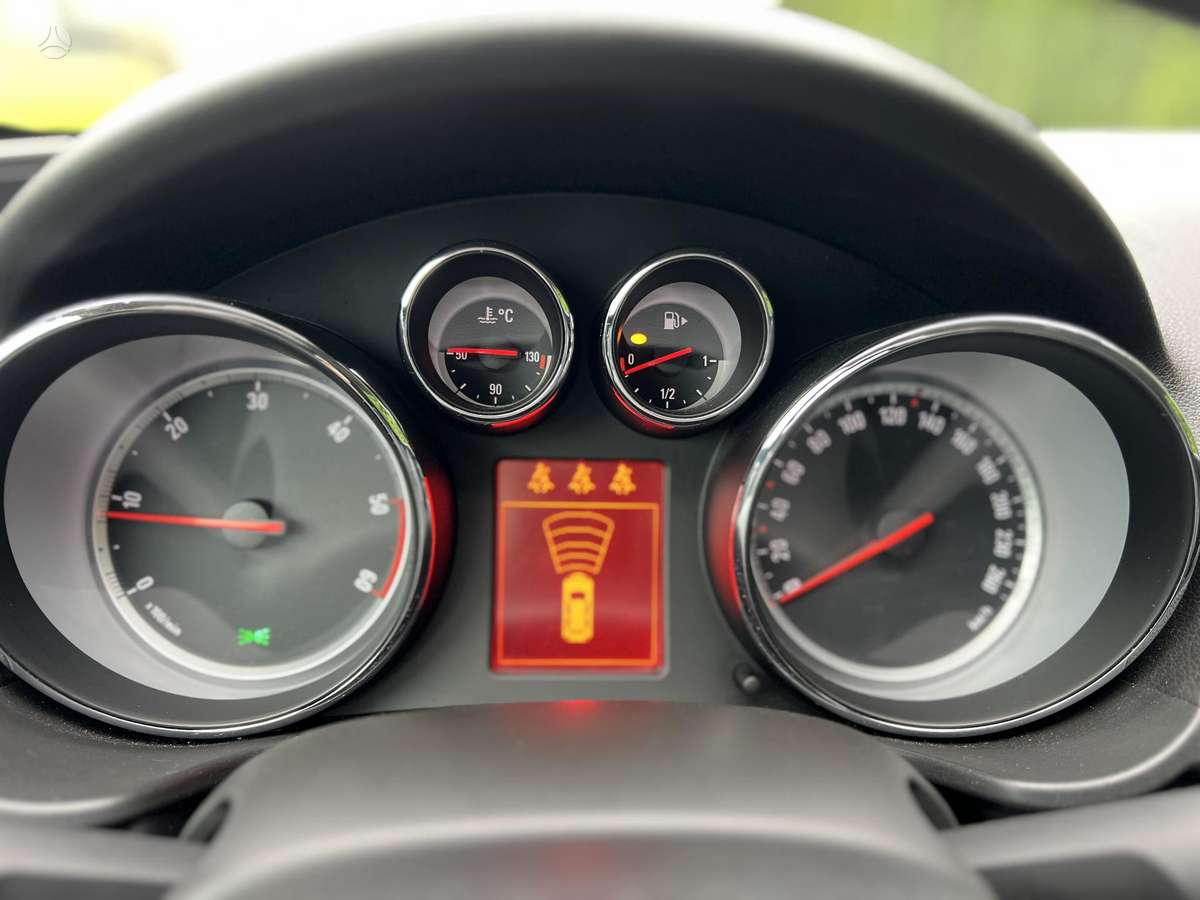 Opel Insignia 2012 — photo 30