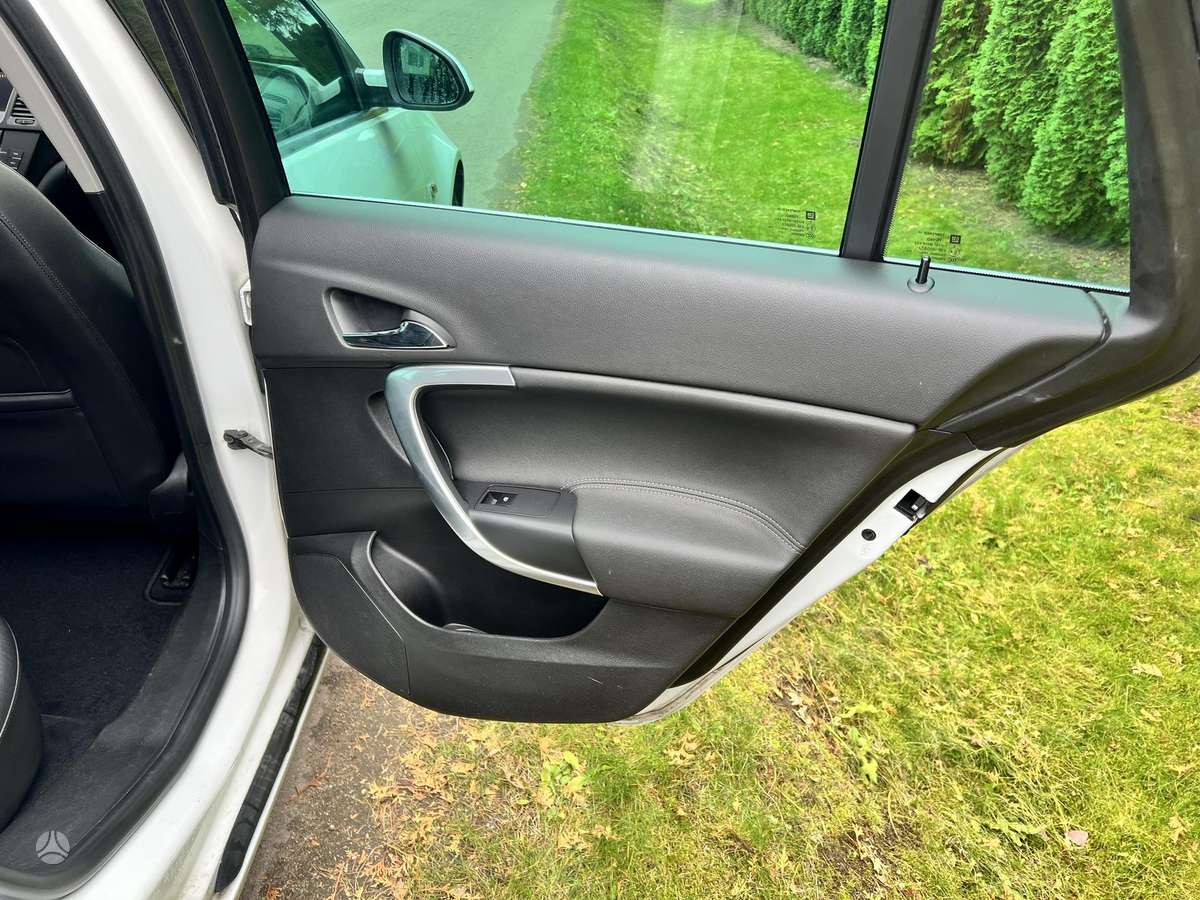 Opel Insignia 2012 — photo 36