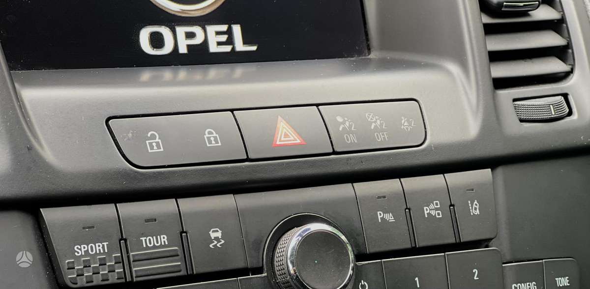 Opel Insignia 2012 — photo 37