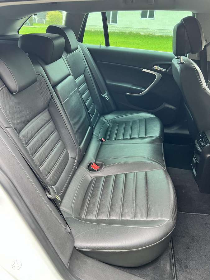 Opel Insignia 2012 — photo 9