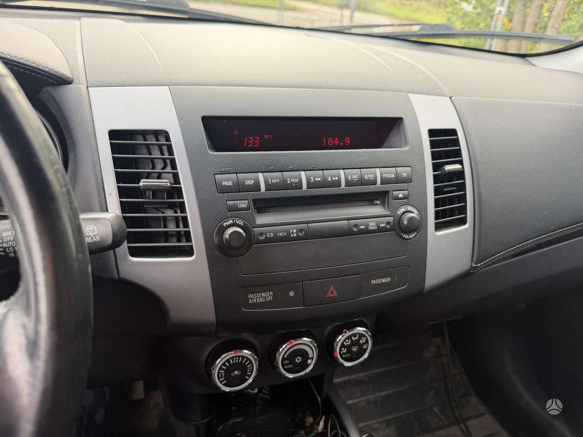 Mitsubishi Outlander 2009 — photo 11