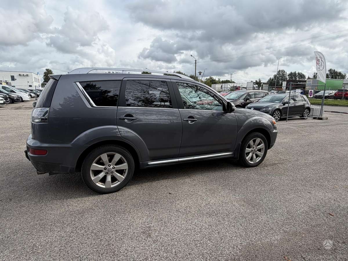Mitsubishi Outlander 2009 — engine 1996 cm³, 140 HP (103kW)