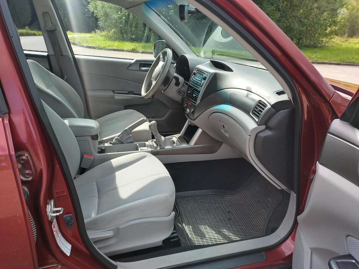 Subaru Forester 2011 — photo 14