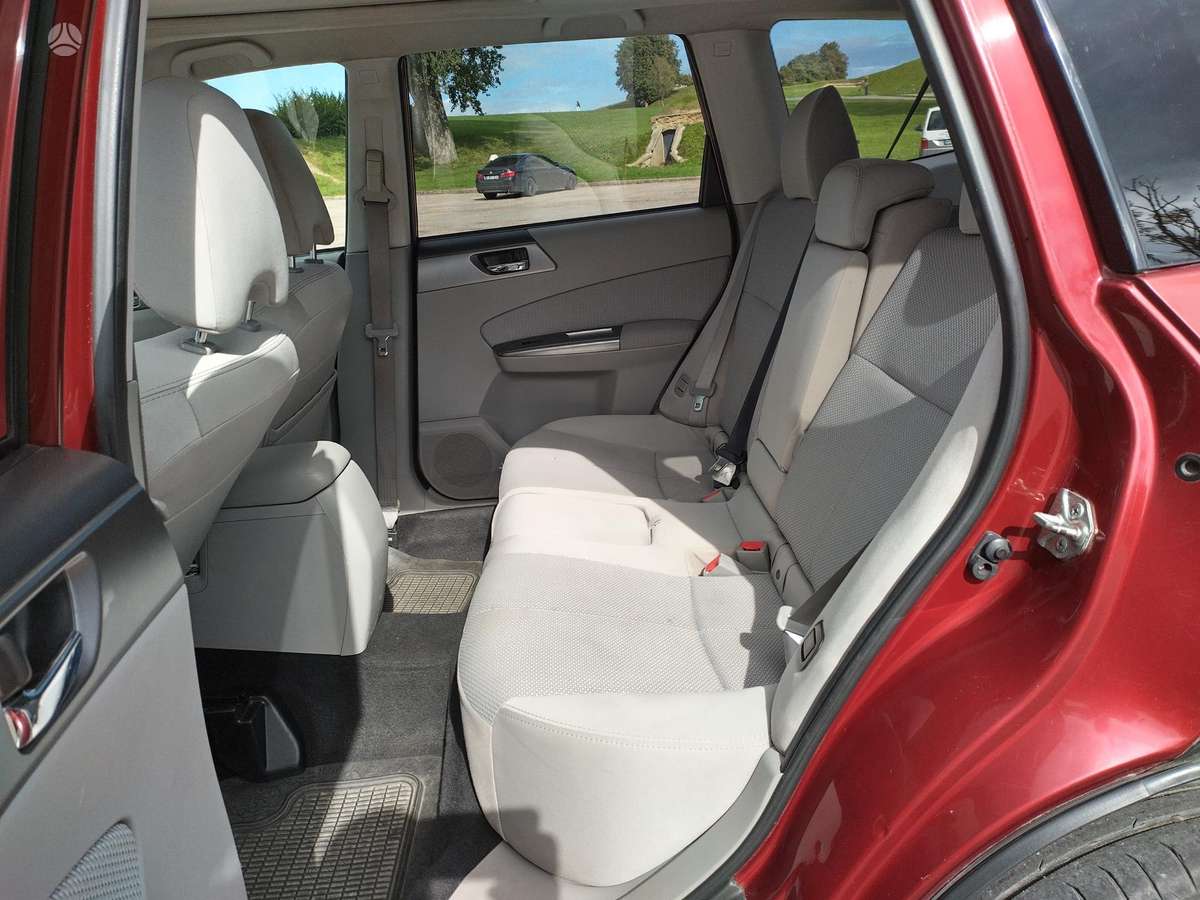 Subaru Forester 2011 — photo 16