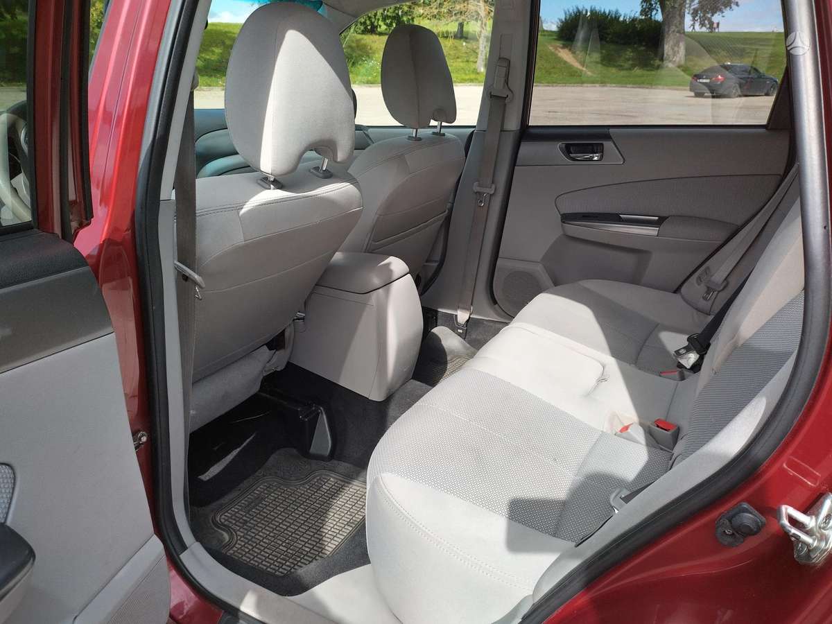 Subaru Forester 2011 — photo 17