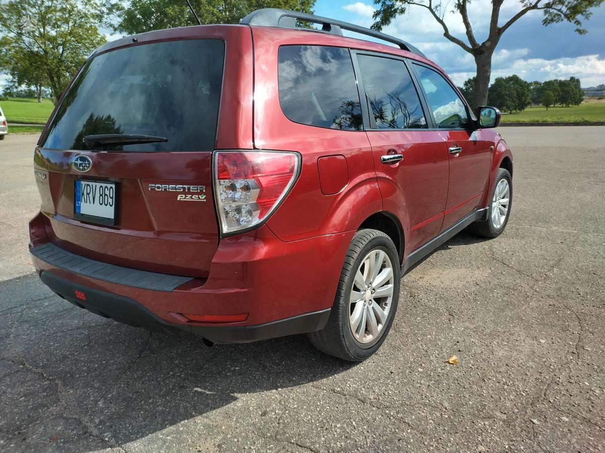Subaru Forester 2011 — interior