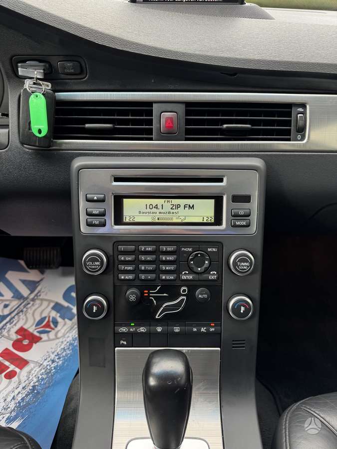 Volvo V70 2009 — photo 12