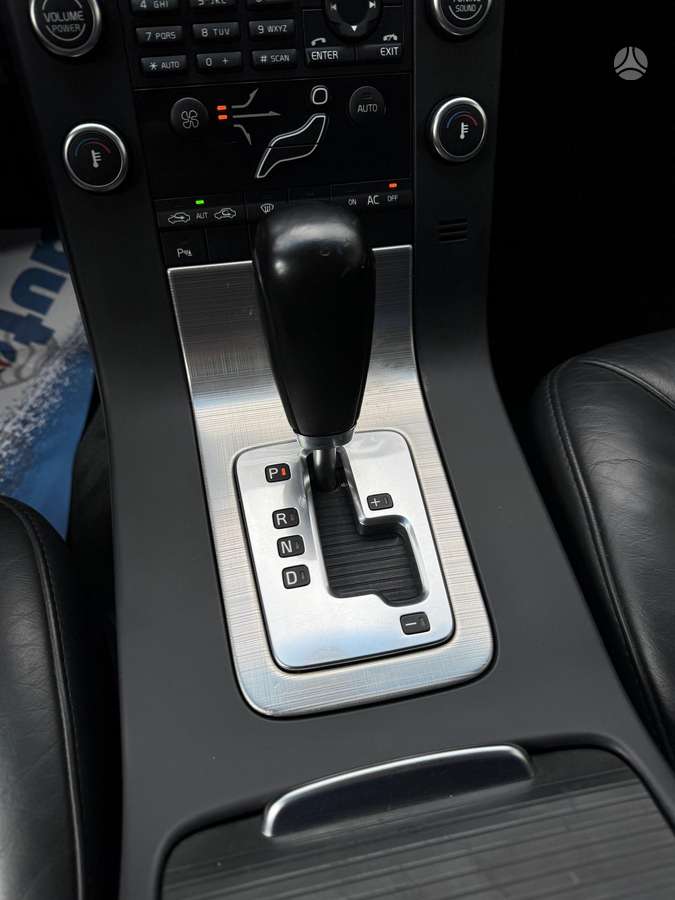 Volvo V70 2009 — photo 14