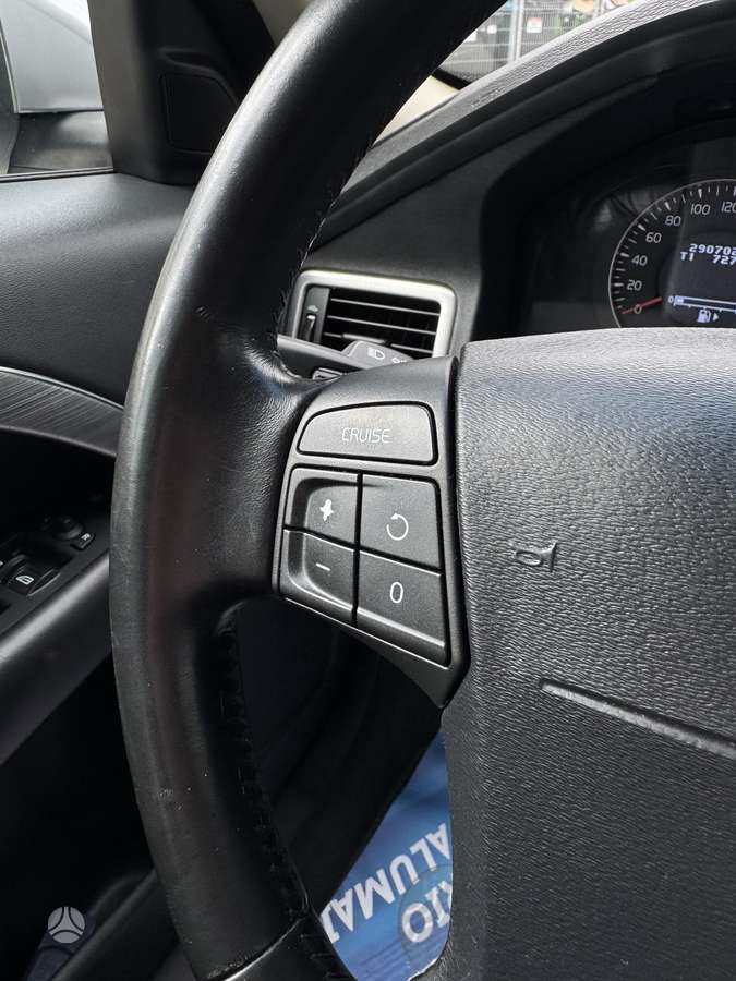 Volvo V70 2009 — photo 15
