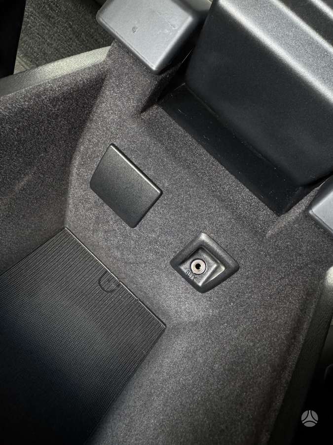 Volvo V70 2009 — photo 19