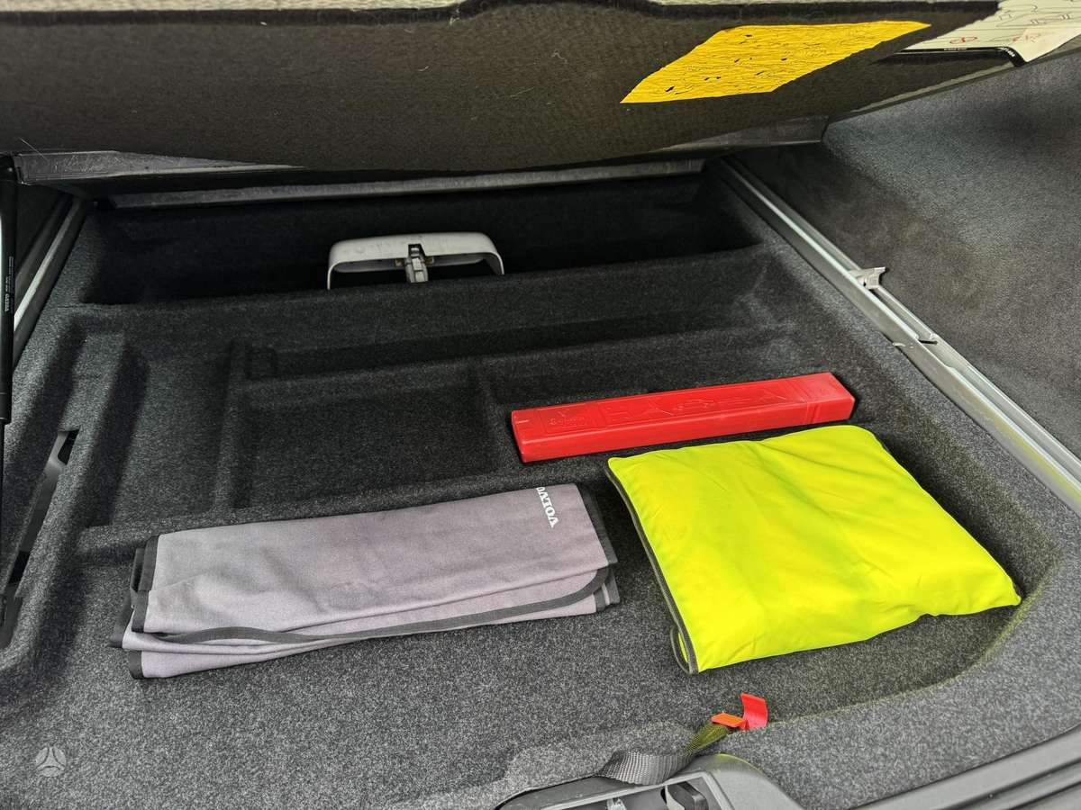 Volvo V70 2009 — photo 20