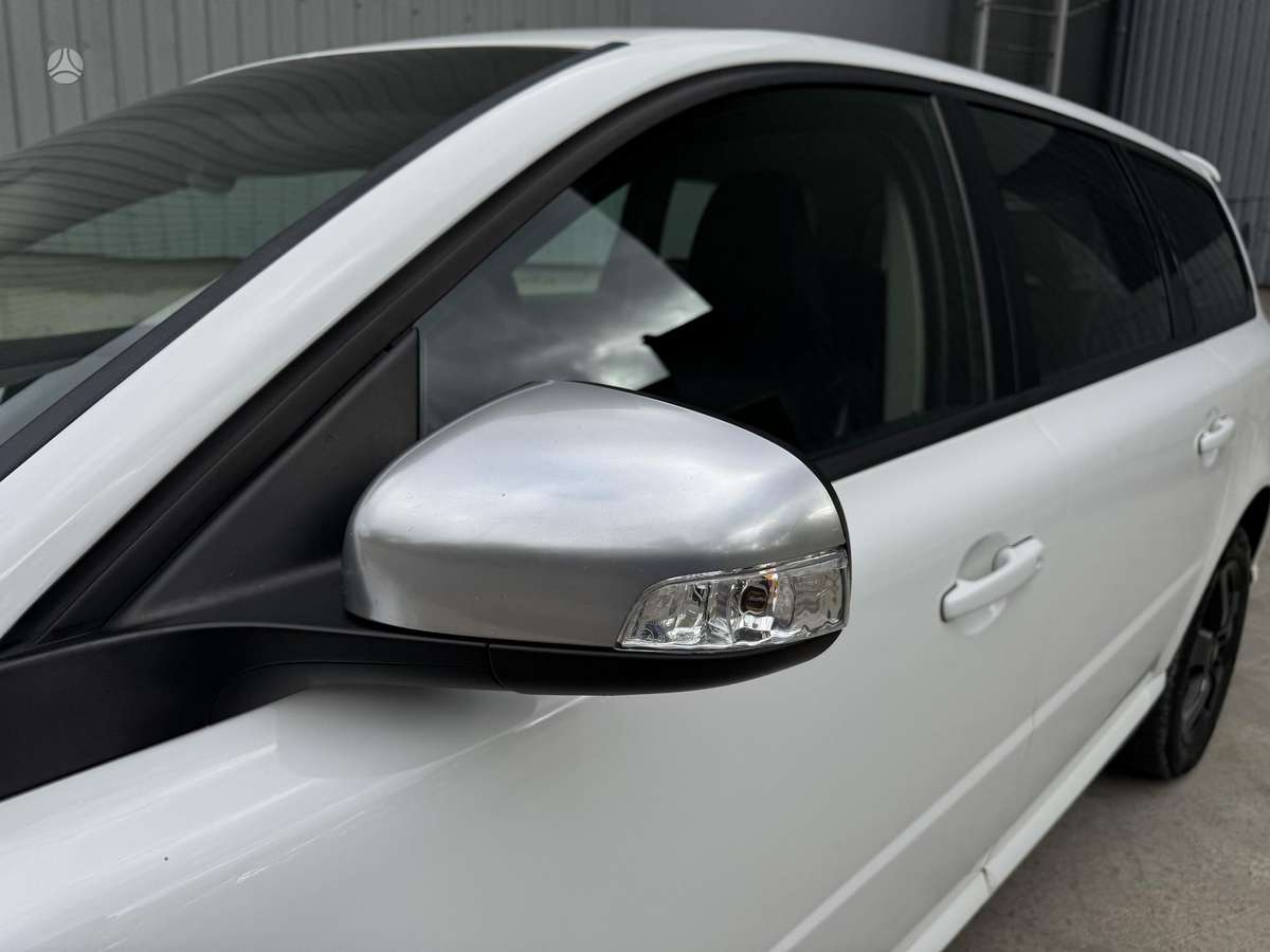 Volvo V70 2009 — photo 24