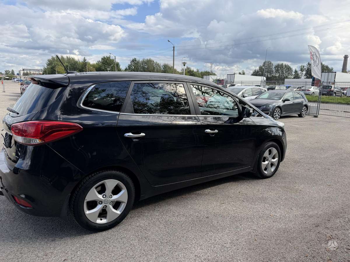 Kia Carens 2013 — interior