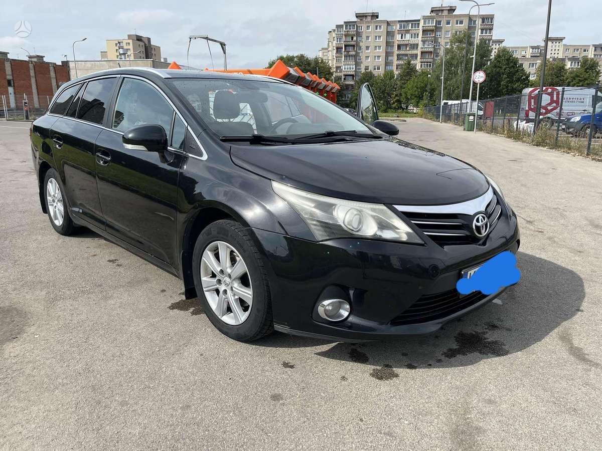 Toyota Avensis 2014 — rear view