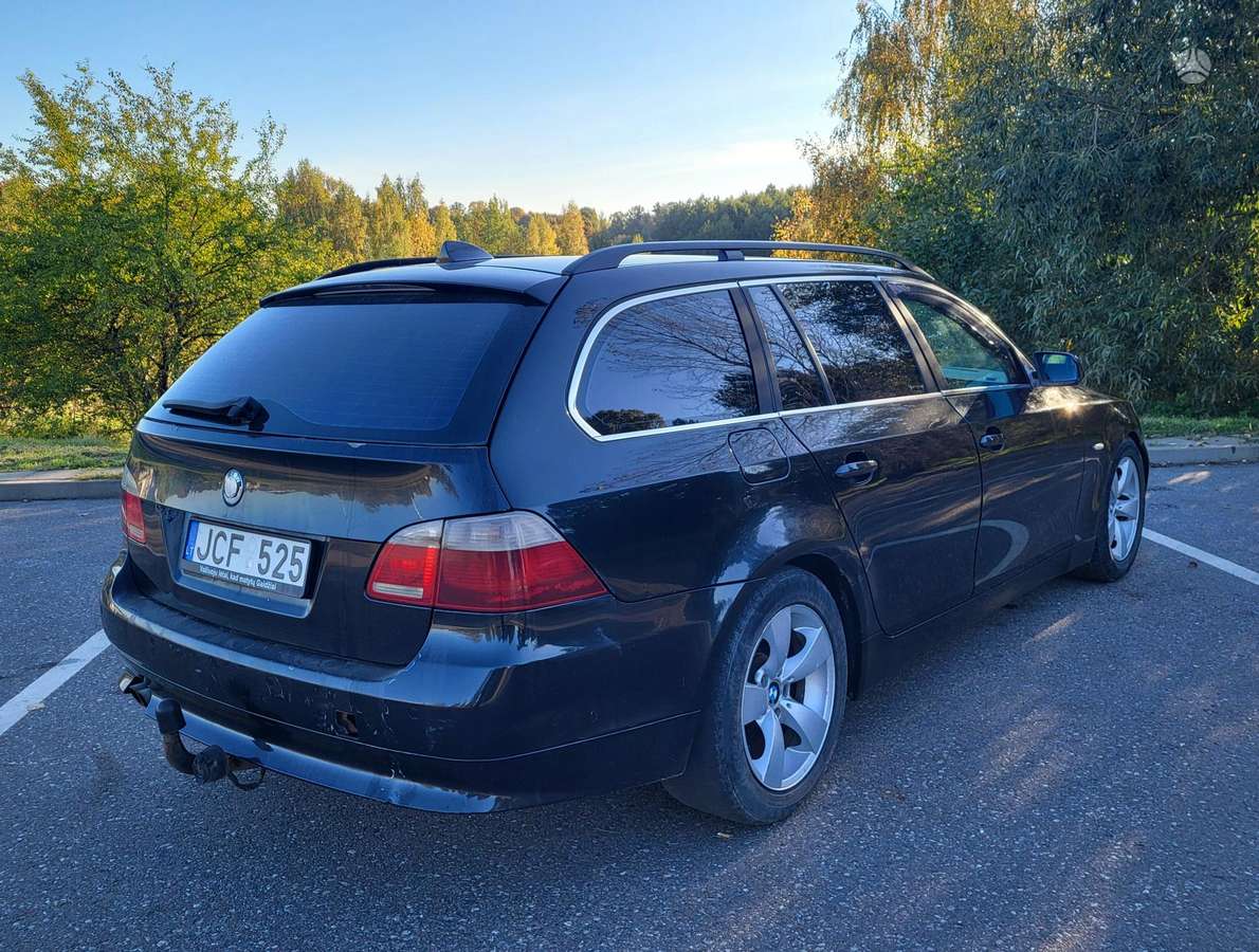 BMW 525 2005 — rear view