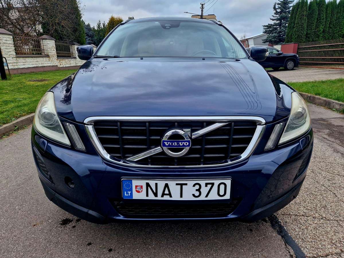 Volvo XC60 2011 — rear view