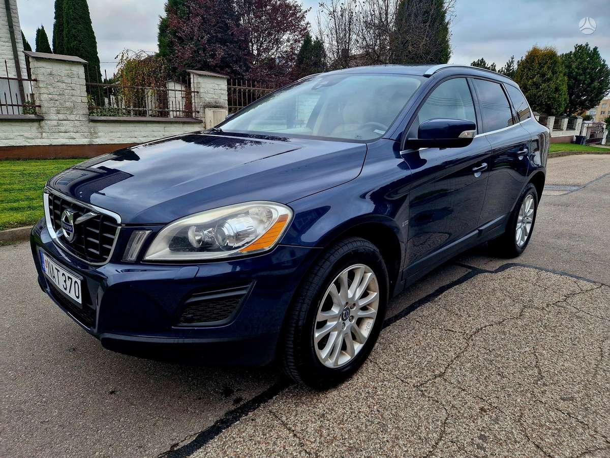 Volvo XC60 2011 — interior