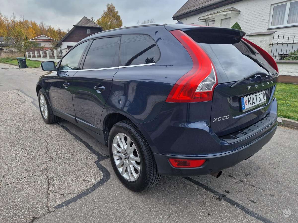 Volvo XC60 2011 — engine 1999 cm³, 241 HP (177kW)
