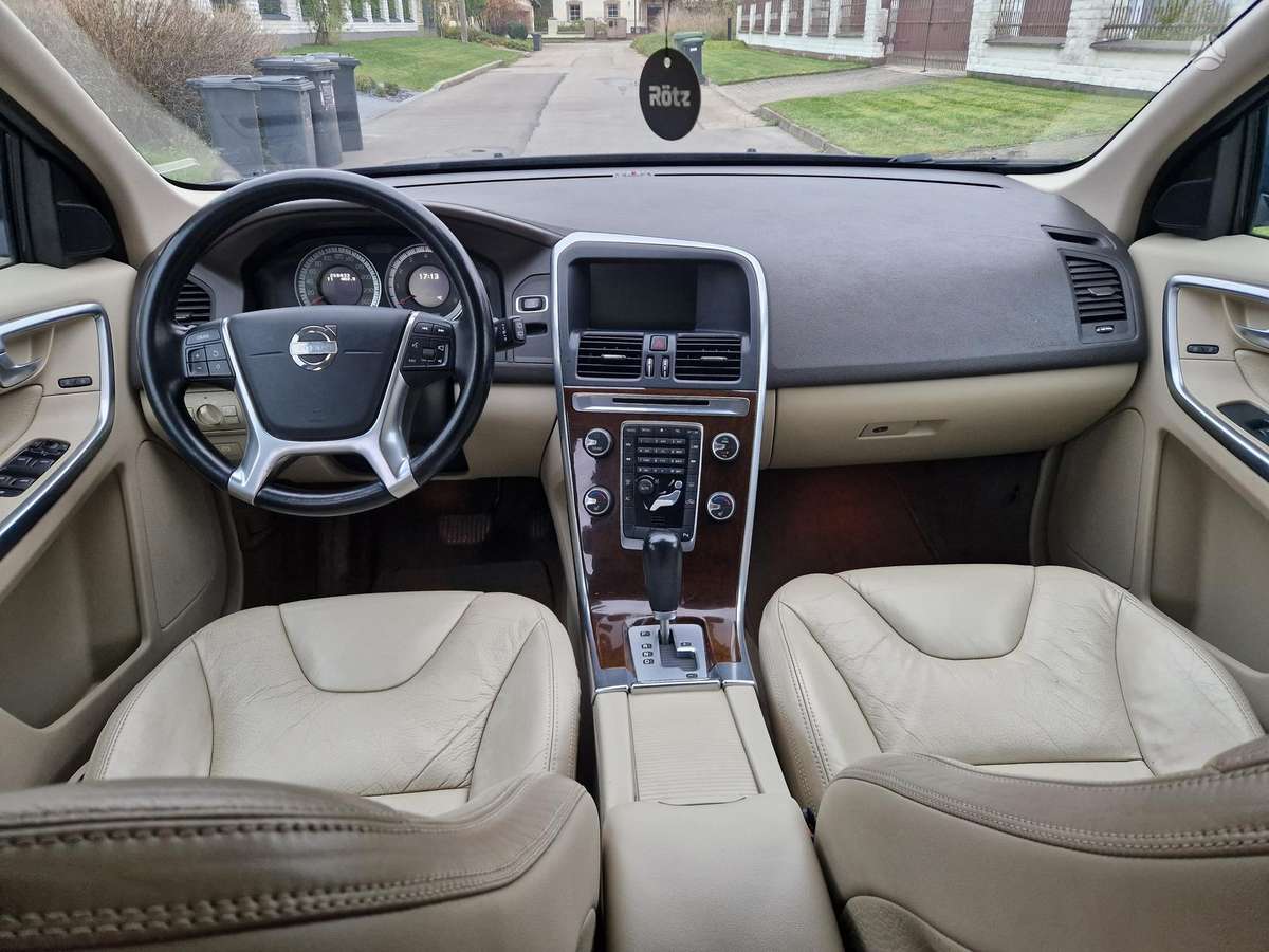 Volvo XC60 2011 — photo 7