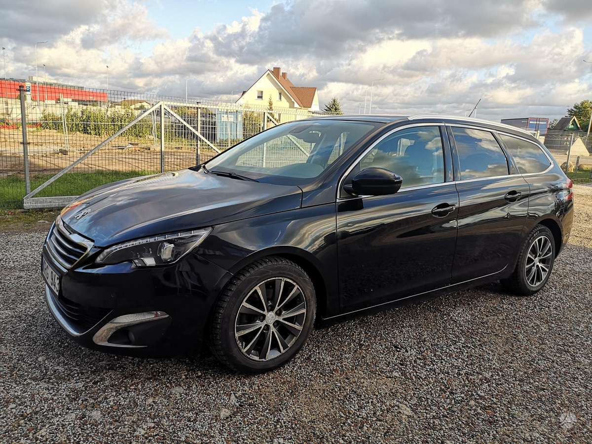 Peugeot 308 2015 — двигун 1600 cm³, 120 HP (88kW)