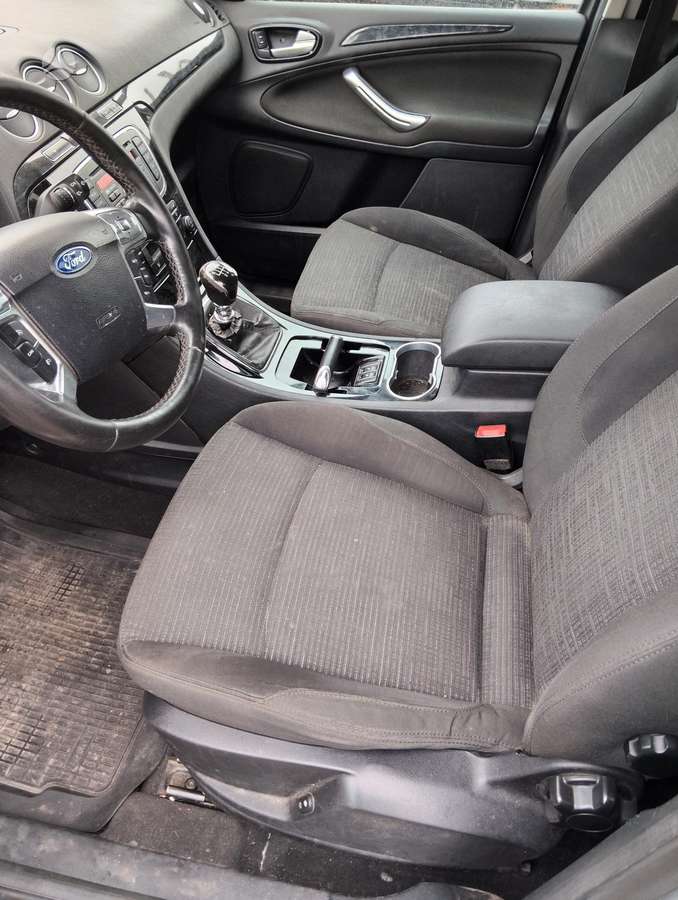 Ford Galaxy 2012 — photo 9
