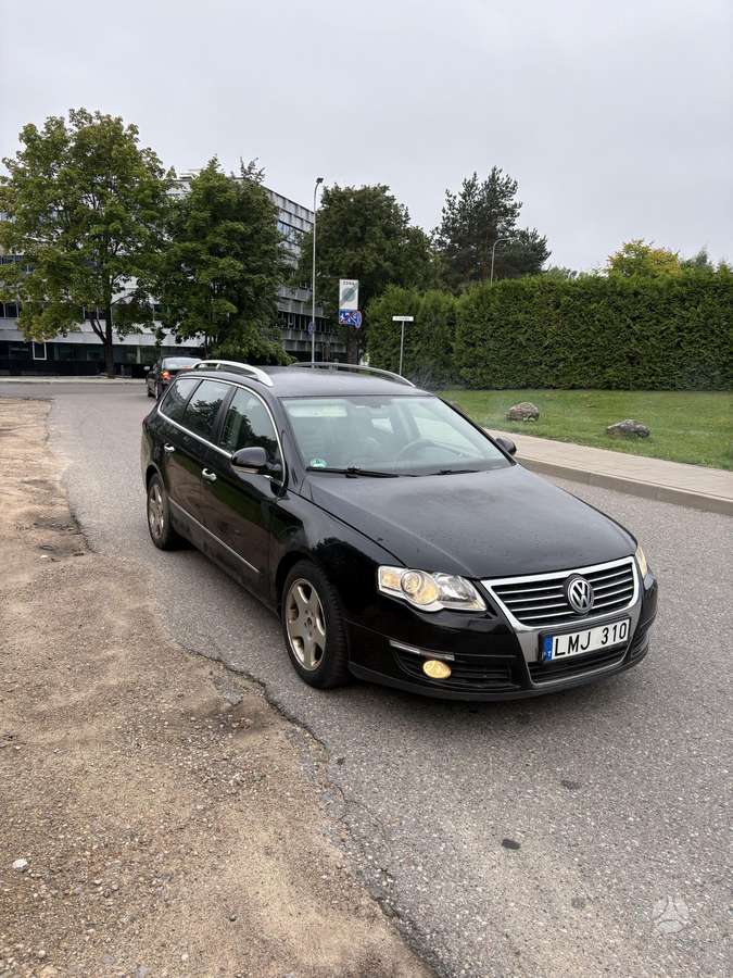 Volkswagen Passat 2006 — rear view