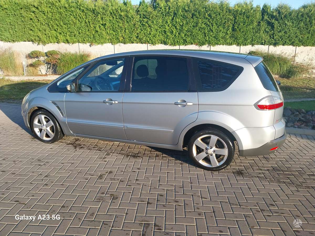 Ford S-MAX 2009 — rear view