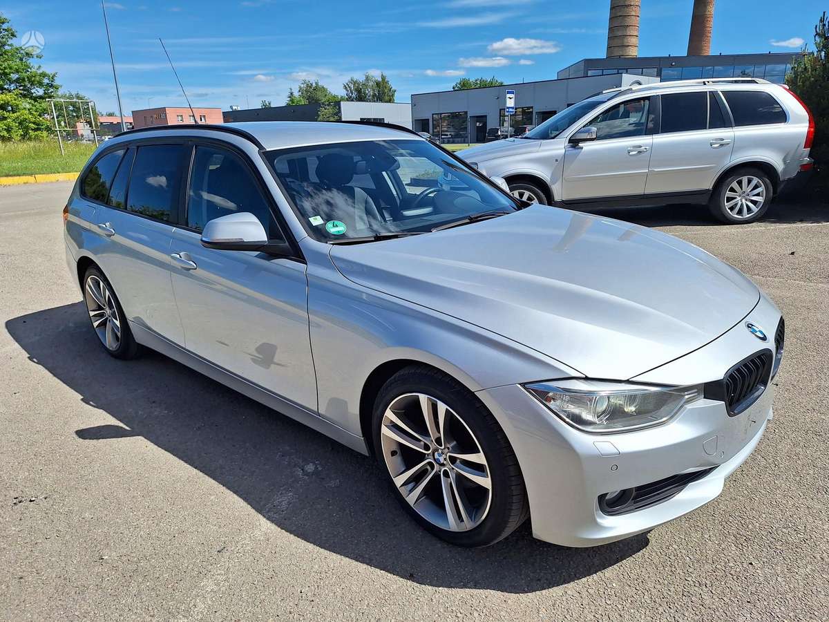 BMW 320 2014 — салон