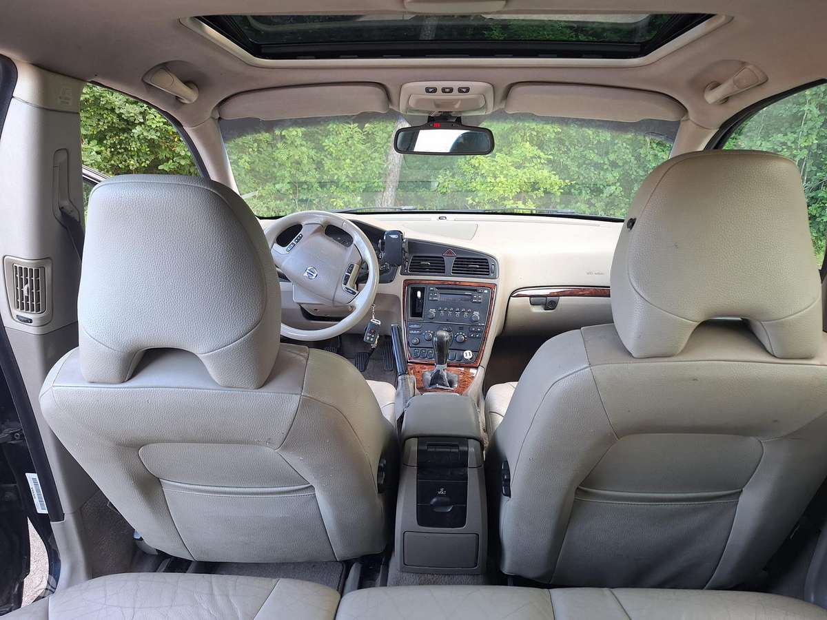 Volvo V70 2005 — photo 15