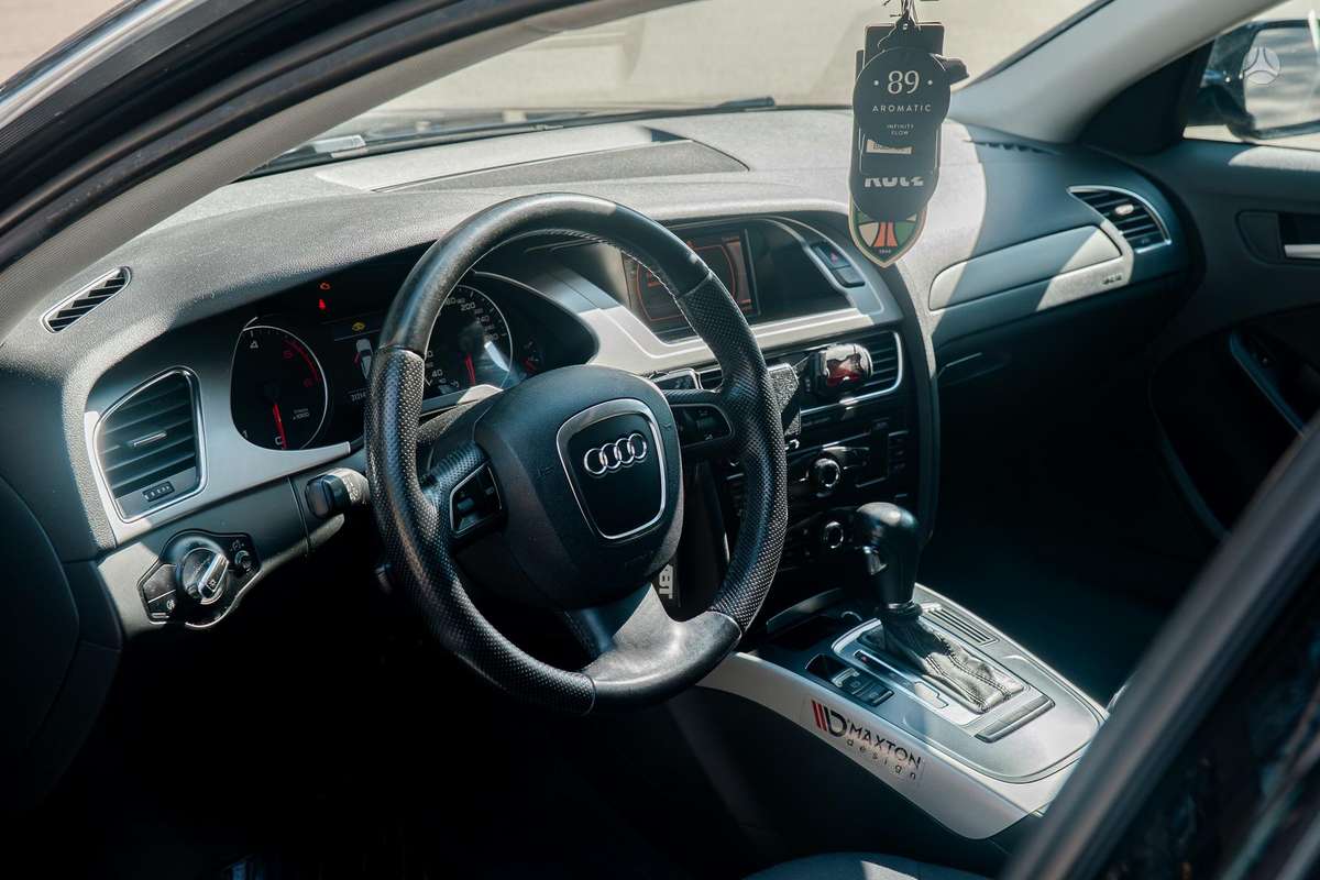 Audi A4 2009 — photo 11
