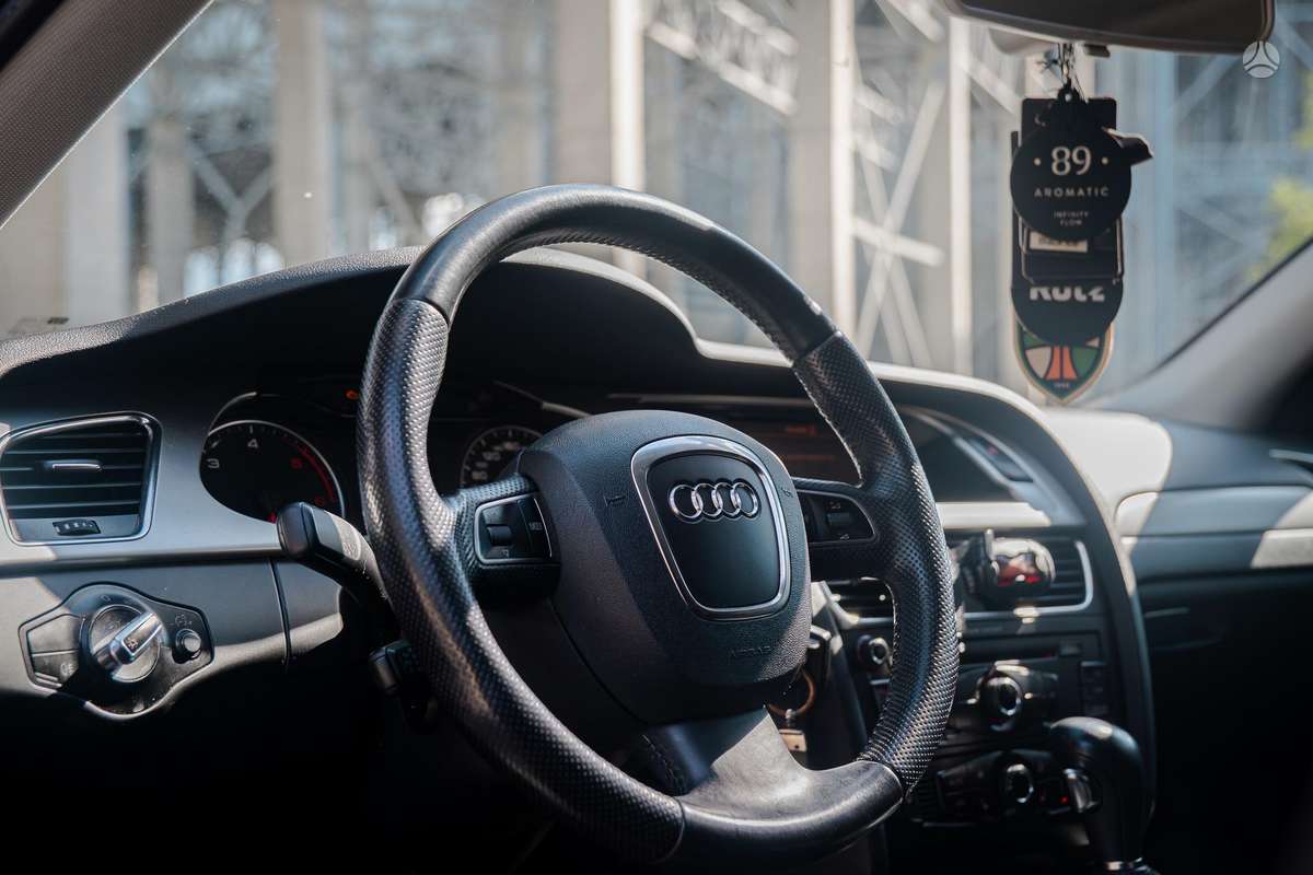 Audi A4 2009 — photo 12