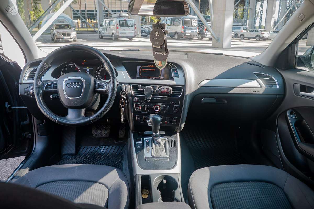 Audi A4 2009 — photo 16