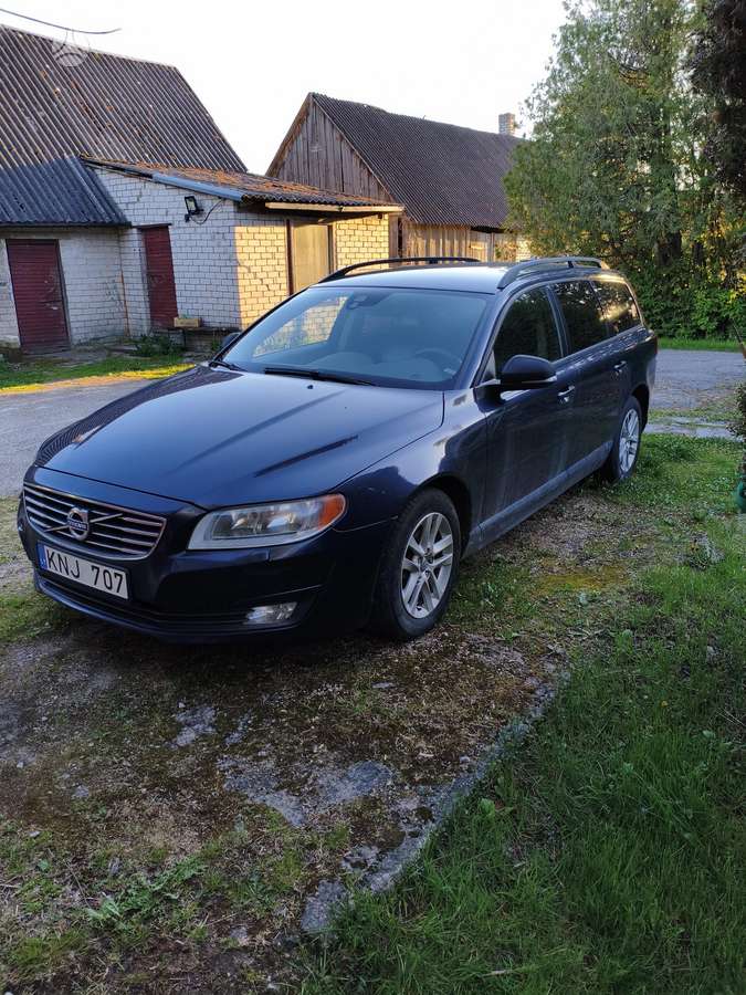Volvo V70 2014 — rear view